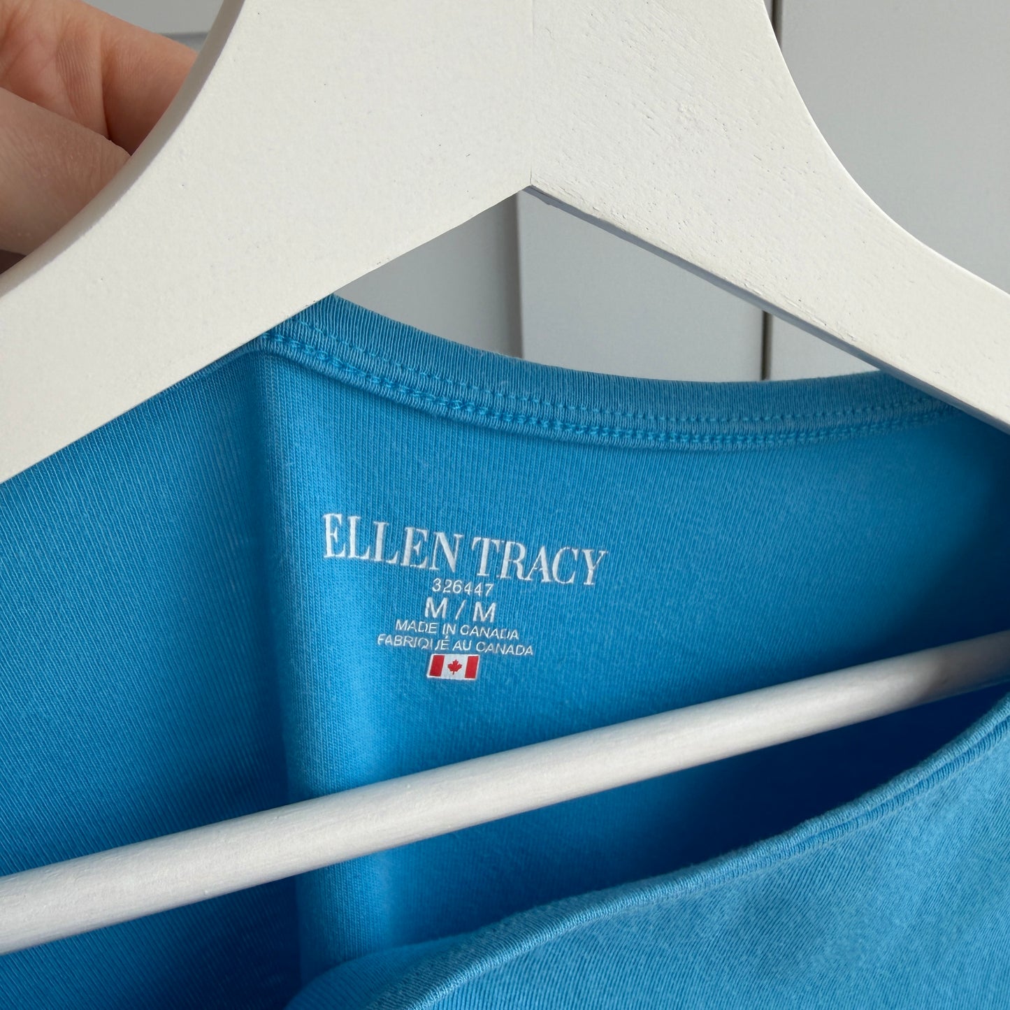 T-shirt bleu fait au Canada