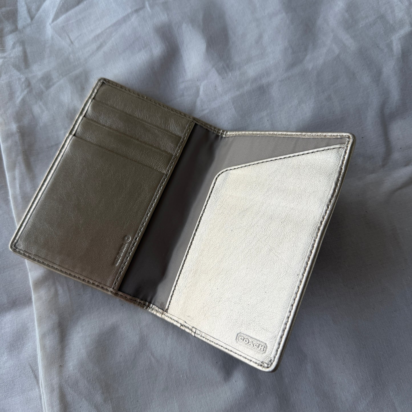 Porte-cartes (passeport)