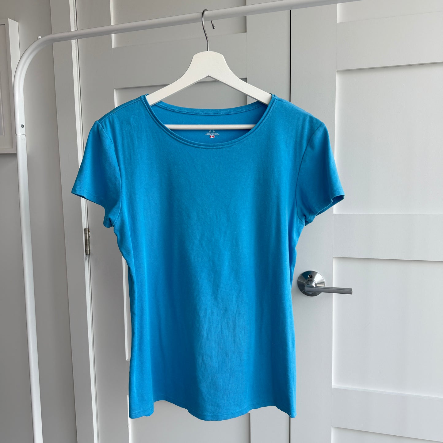 T-shirt bleu fait au Canada