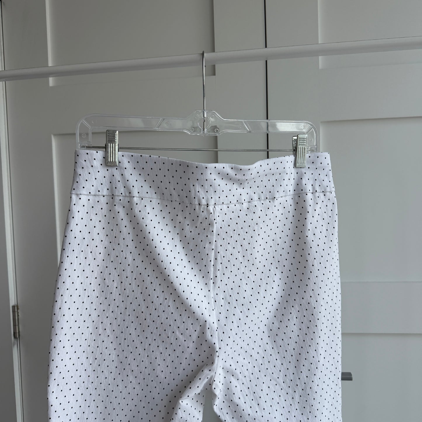 Pantalon capris à pois